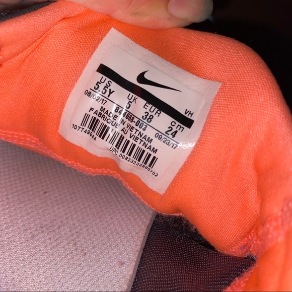 Nike - Picture 3 of 3